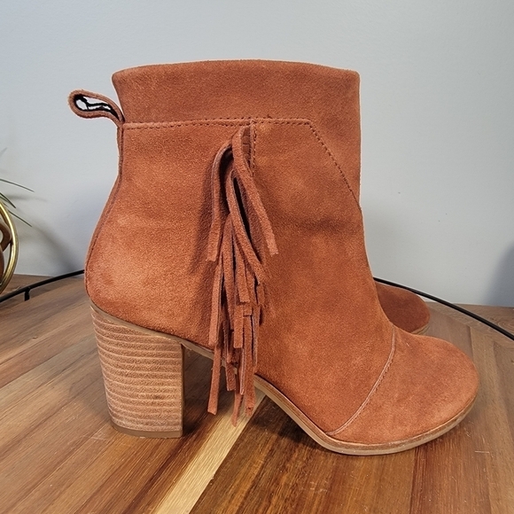 Toms Lunata Brown Cognac Rust suede fringe heel Booties boho western Size 8.5 - Picture 6 of 16